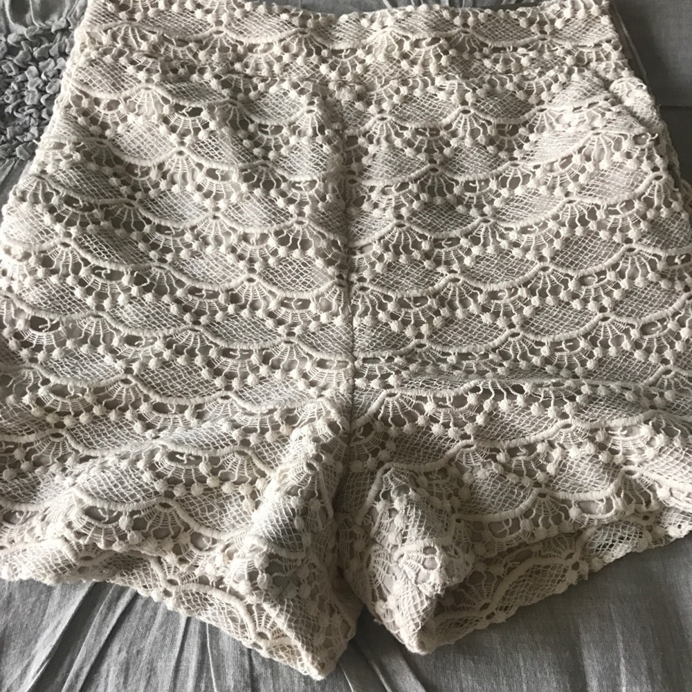 Womens Express crochet lace cream shorts. NWT